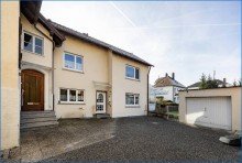 Ans 4 Zwei H�user mit gro�z. Grundst�ck im Herzen von Singen-
Ideal auch als Mehrgenerationenhaus!