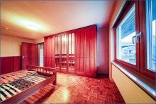 Schlafzimmer EG Bezugsfreies, gro�z�giges Wohnhaus in ruhiger Waldrandlage von Singen mit Doppelgarage.