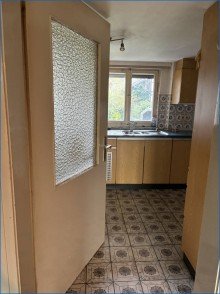 K�cheneingang Schn�ppchen  /Preisanpassung -  Sanierungsbed�rftiges   1-Familienhaus in Rohrdorf - Gelegenheit