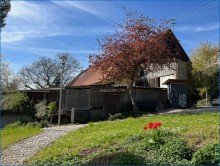 Ost-Ansicht Bezugsfreies und saniertes Einfamilienhaus mit gro�er Scheune und idyllischem Grundst�ck !