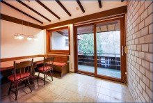 Esszimmer mit Balkon Bezugsfreies, gro�z�giges Wohnhaus in ruhiger Waldrandlage von Singen mit Doppelgarage.