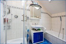 DG Badezimmer Kinder Sehr sch�nes, gro�z�giges Einfamilienhaus in Top-Wohnlage in Stockach - Nellenburg frei nach Abspr.