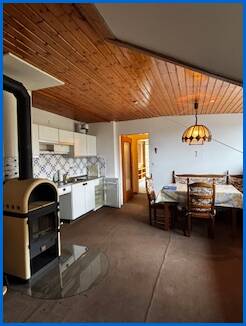 K�che und Sitzplat Dachgeschosswohnung �hningen / Schienen