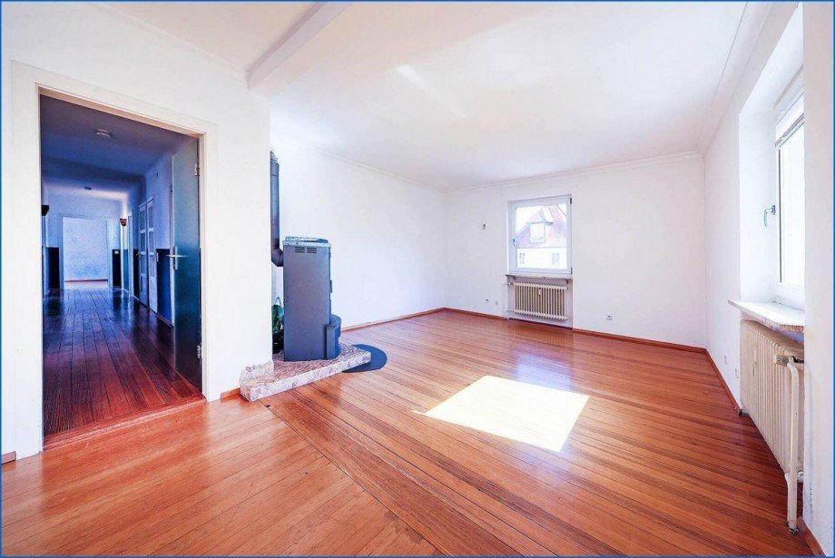 Ess- und Wohnzimmer mit Schwedenofen Etagenwohnung Radolfzell am Bodensee