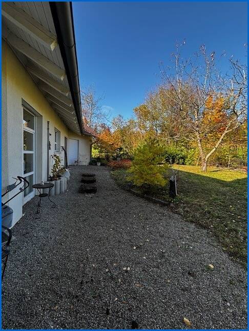 Haus seitlich hinten mit Garten Einfamilienhaus M�hlingen / Zoznegg