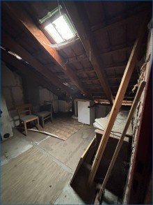 Dachboden 3 Schn�ppchen  /Preisanpassung -  Sanierungsbed�rftiges   1-Familienhaus in Rohrdorf - Gelegenheit