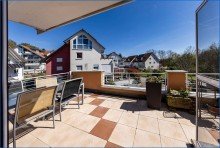 Balkon1 Attraktive 4,5 Zi. DG-Maisonette-Wohnung, mit 2 x TG/Platz u. gro�em Balkon, in Top-Zustand!