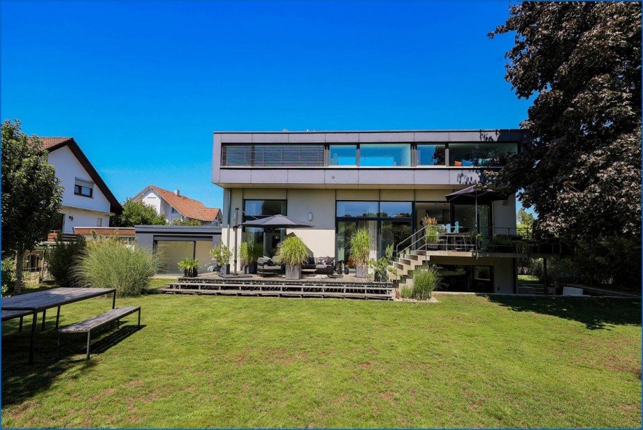 Ansicht Haus aus dem Garten Villa Moos