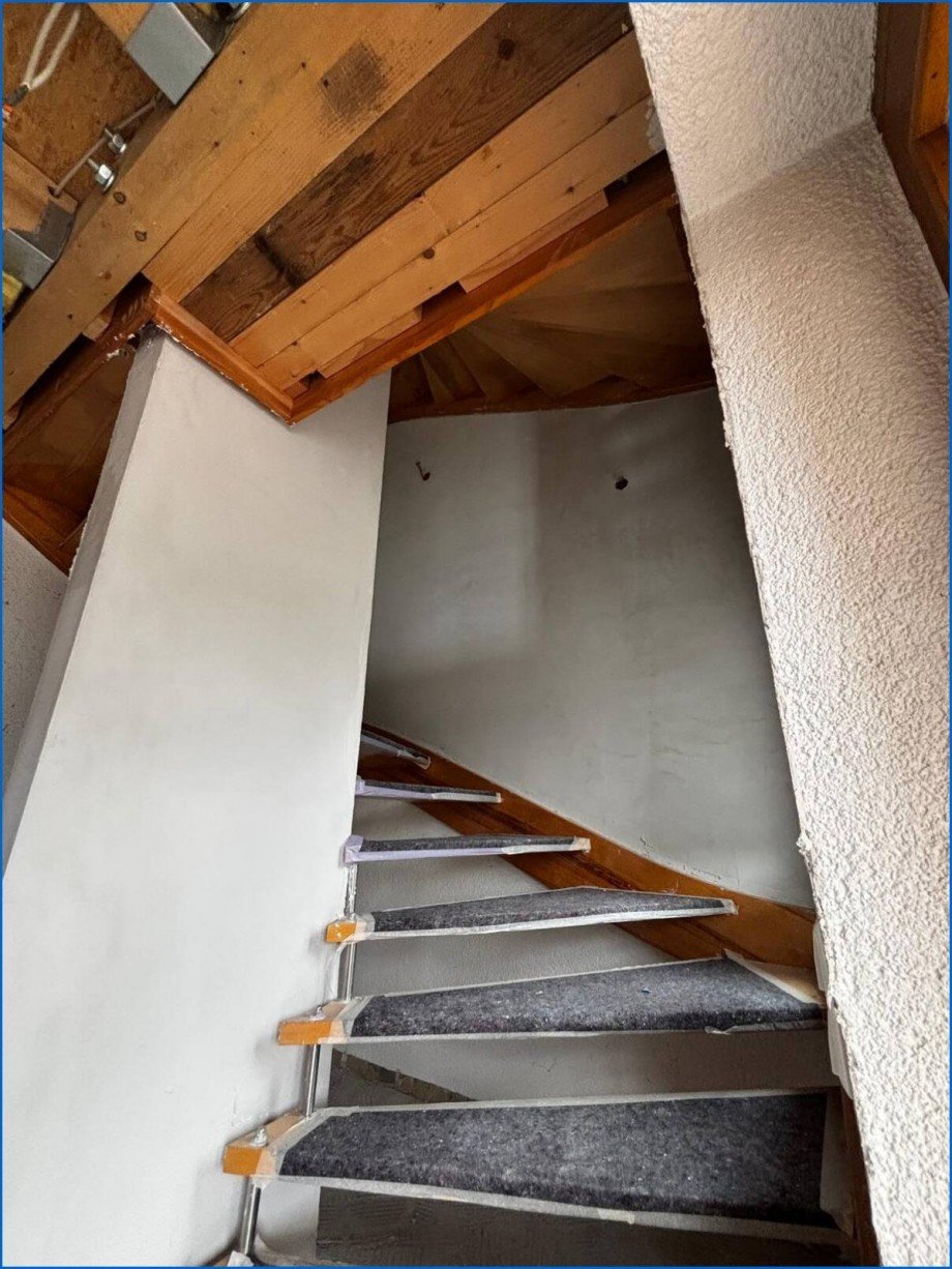 Treppenaufgang ins OG Etagenwohnung M�hlingen / Zoznegg