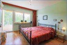 Schlafzimmer mit Balkon Exklusive 3-Zimmer-Wohnung mit Seesicht und Garage, Haus top saniert - frei!