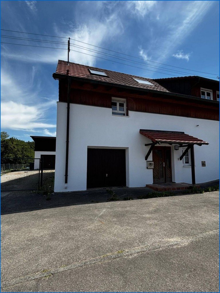 Wohnungseingang M�hlingen / Zoznegg Etagenwohnung Zur eigenen Fertigstellung m�glich - Sehr sch�ne teilsanierte 4-Zimmer-Wohnung mit ca. 128 m� !