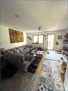 Wohnzimmer Blick RZ-B�hringen: noch Vermietetes Reihenmittelhaus m. Carport, in ruhiger u. kinderfreundlicher Lage!