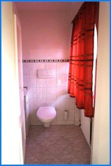 G�ste-WC Repr�sentative und stimmungsvolle 4,5 Zi.-EG-Wohnung mit gro�em Balkon in 3 FH, Stockach-Oberstadt!