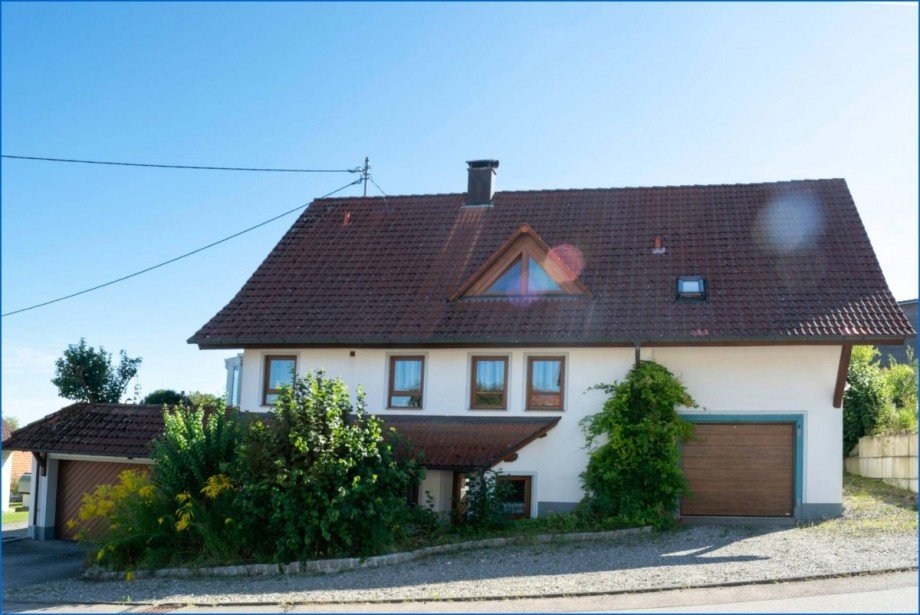 Vorgarten, Garage Zweifamilienhaus Pfullendorf / Aach-Linz