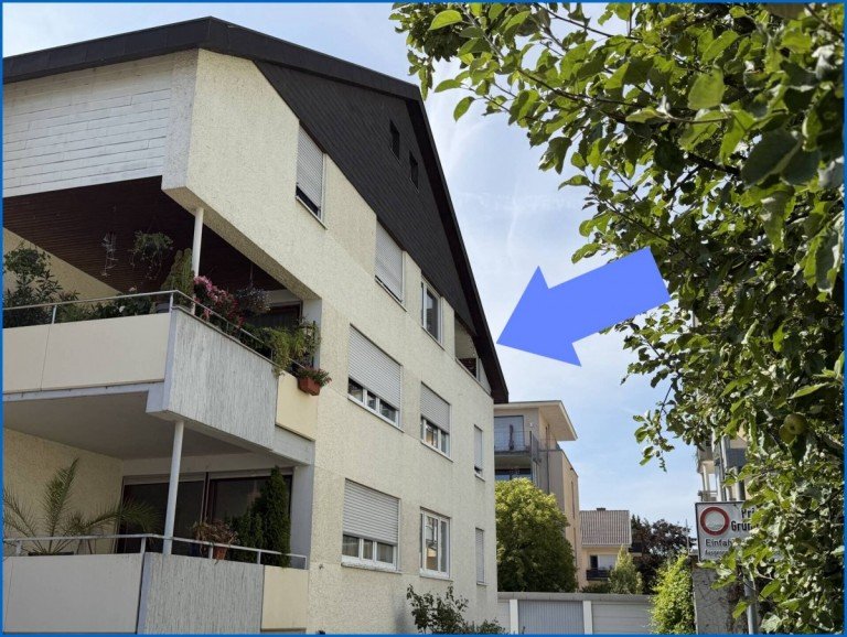 Ansicht Wohnung Radolfzell am Bodensee Dachgeschosswohnung Helle 2,5-Zimmer Wohnung mit Balkon und Stellplatz in ruhiger Lage von Radolfzell am Bodensee.