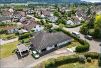 Bild (5c19f06d9cc940273905e0f1b08b9646): Sch�ner Bungalow mit ELW auf gro�em Grundst�ck, moderne W�rmepumpe und bereits energetisch ged�mmt .