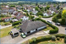 Luftbild Sch�ner Bungalow mit ELW auf gro�em Grundst�ck, moderne W�rmepumpe und bereits energetisch ged�mmt .