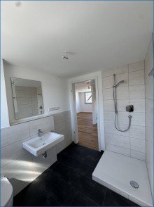 Bad Attraktive 2 Zimmer Dachgeschoss Wohnung mit Terrasse in Radolfzell - bezugsfrei KFW 55 !