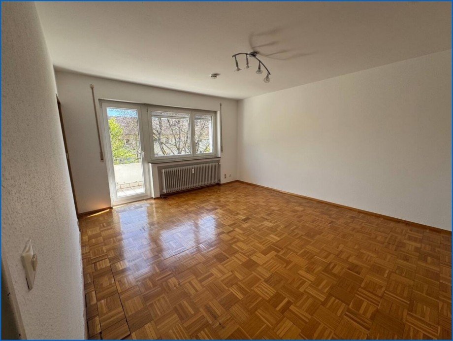 Zimmer mit S�dbalkon Etagenwohnung Singen