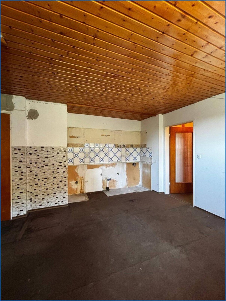 K�chenplatz Dachgeschosswohnung �hningen / Schienen