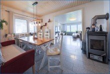 Esszimmer mit Kamin Sch�ner Bungalow mit ELW auf gro�em Grundst�ck, moderne W�rmepumpe und bereits energetisch ged�mmt .