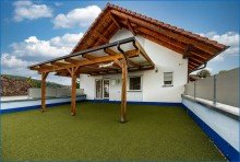 Dachterrasse 02 Tolles 2-Fam-Haus mit gro�z�gigem Grundst�ck, Doppel-Garage, W�rmepumpe und Solar!
Ideale und ruhige Lage!