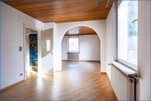 H1-Zimmer Zwei H�user mit gro�z. Grundst�ck im Herzen von Singen-
Ideal auch als Mehrgenerationenhaus!