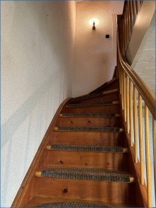 Treppenhaus Schn�ppchen  /Preisanpassung -  Sanierungsbed�rftiges   1-Familienhaus in Rohrdorf - Gelegenheit