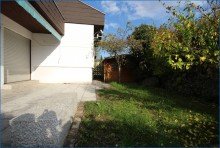 Blick Garten seitlich Hilzingen-Familienfreundliche, gro�z�gige DHH mit Garage, in ruhiger Lage; BEZUGSFREI !