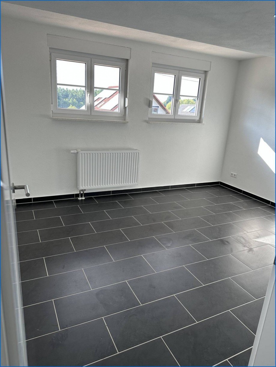 Gro�es Zimmer EG Etagenwohnung M�hlingen / Zoznegg