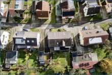 Luftbild Radolfzell-ALTBOHL: gro�z�giges, gepflegtes Haus m. sch�nem Grundst�ck u. Garage/Stellpl./Bezugsfrei