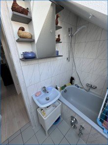 DG Bad /Dusche Radolfzell-gepflegtes Reihen-Eckhaus mit 3 Wohnungen und 4 Garagen - Renoviert, gute Rendite!
