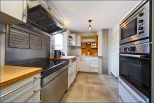 K�che3 Nenzingen: Gro�z.u. attrakt. Einfamilienhaus m. gro�em Grundst�ck (1480 qm), inkl. Baugrundst�ck!