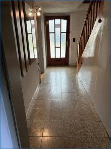 Flur zur Haust�re Schn�ppchen  /Preisanpassung -  Sanierungsbed�rftiges   1-Familienhaus in Rohrdorf - Gelegenheit