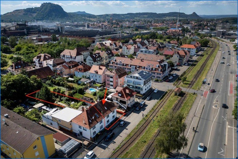 Titelbild Singen am Hohentwiel Mehrfamilienhaus Bezugsfreies, saniertes Generationshaus (3 FH) o. Renditeobjekt, mit viel Potenzial u. gro�em Garten