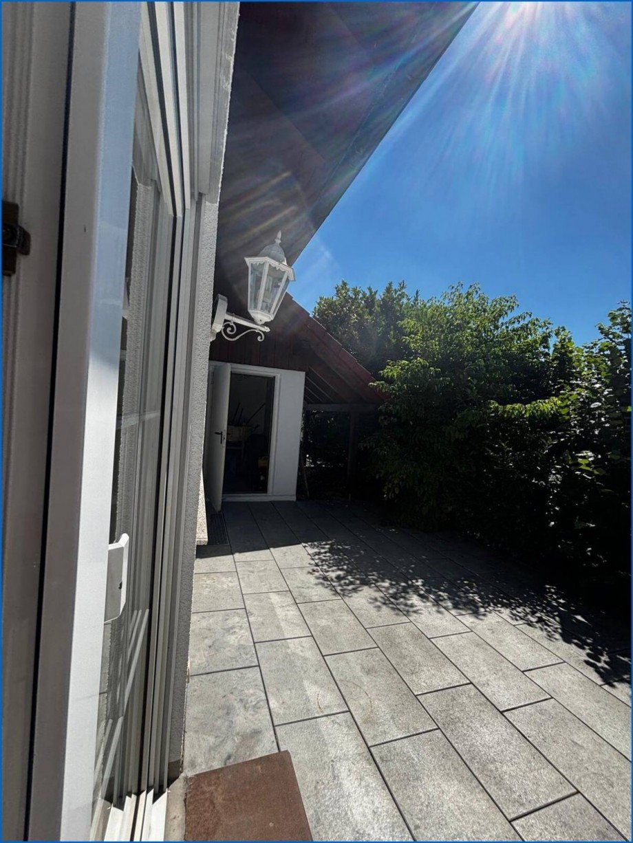 Terrasse Blick zum Hintereingang Garage Einfamilienhaus Eigeltingen