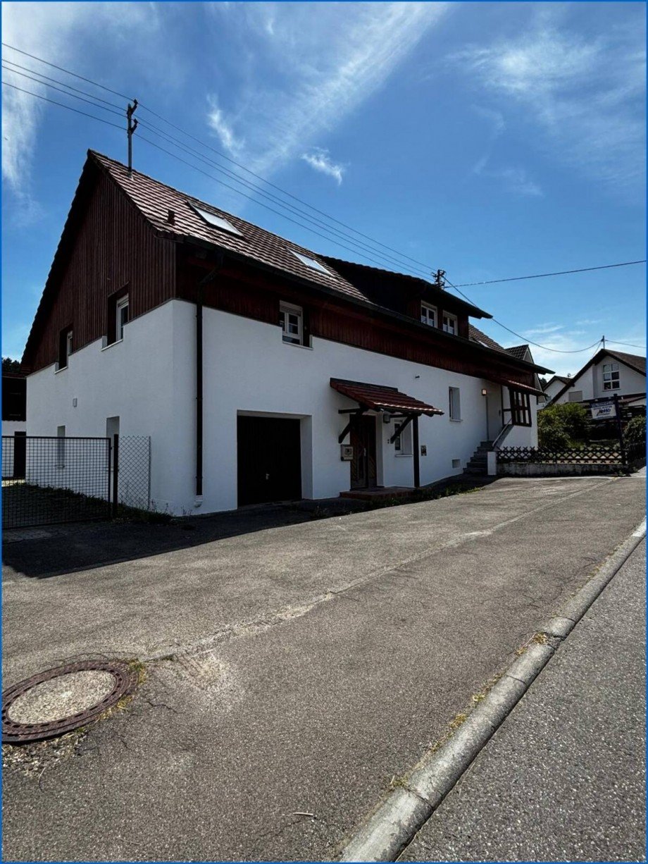 Haus gesamt Etagenwohnung M�hlingen / Zoznegg