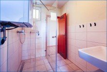 Bad3 RZ-City / Mehrfamilienhaus mit 3 Wohnungen, gro�em Grundst�ck, Doppel-Garagen usw. ideale Lage!