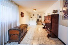 Flur UG Perfekt f�r Familien, Winkel-Bungalow in sch�ner ruhiger Lage von KN-F�rstenberg mit Garage.
