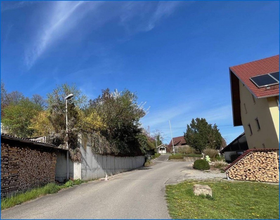 Grenzmauer Einfamilienhaus Mengen / Rosna