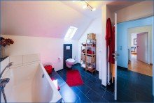 Bad 2 Stimmungsvolles EFH mit sehr gro�em, idyllischem Grundst�ck an der Aach (knapp 1800 qm)!