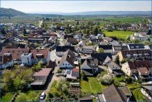 Drohne 3 Steisslingen: Einfamilienhaus m. sch�nem, gro�em Bau-Grundst�ck (knapp 1000 qm) u. viel Nutzfl�che!