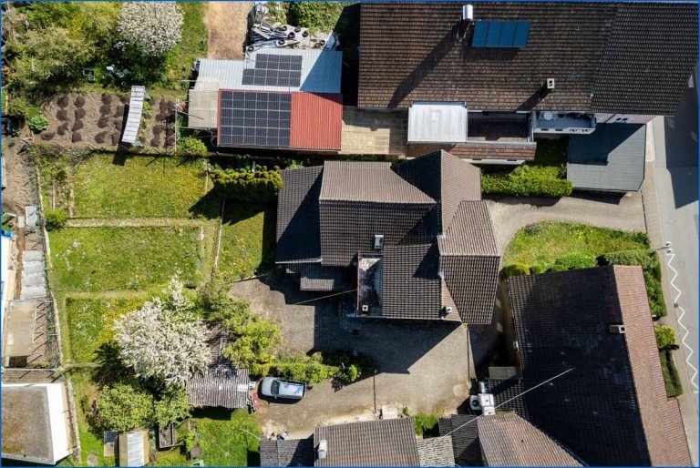 Drohne 2 Stei�lingen Einfamilienhaus Steisslingen: Einfamilienhaus m. sch�nem, gro�em Bau-Grundst�ck (knapp 1000 qm) u. viel Nutzfl�che!