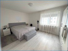 Schlafzimmer Familienfreundliche 4 Zi.-Wohnung im 1.OG mit Balkon in sch�ner und ruhiger Ortsrandlage!
