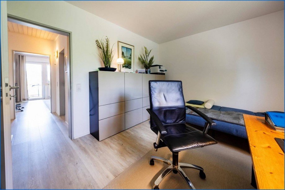 EG_B�ro Blick in Flur Mehrfamilienhaus Frickingen-Altheim