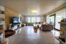 Wohnzimmer Sch�ner Bungalow mit ELW auf gro�em Grundst�ck, moderne W�rmepumpe und bereits energetisch ged�mmt .