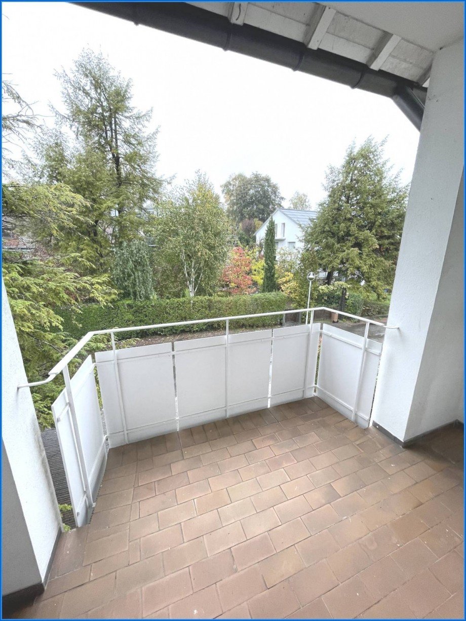 Blick Balkon OG vorn Etagenwohnung Konstanz / Staad