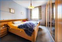 OG Schlafen RZ-City / Mehrfamilienhaus mit 3 Wohnungen, gro�em Grundst�ck, Doppel-Garagen usw. ideale Lage!