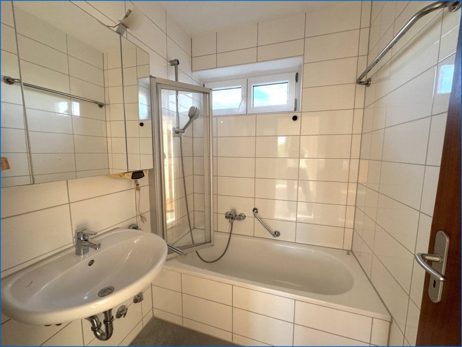 Bad mit Wanne Dachgeschosswohnung Stockach