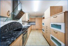 K�che Bezugsfreies, gro�z�giges Wohnhaus in ruhiger Waldrandlage von Singen mit Doppelgarage.